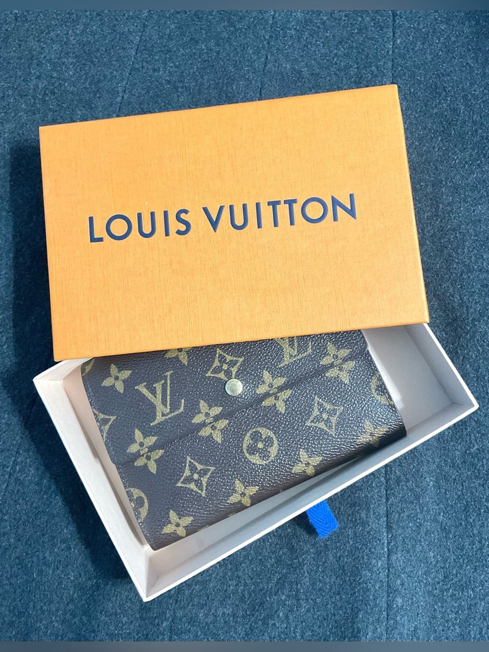 ✅ LV TRIFOLD WALLET+LV BOX Monogram Passport & Card Holder 
LOUIS VUITTON